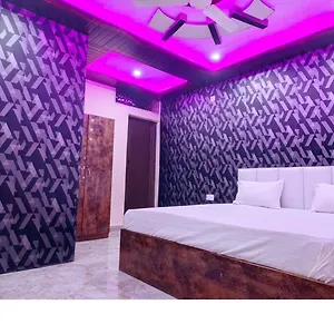 https://india-palace.hotels-varanasi.com